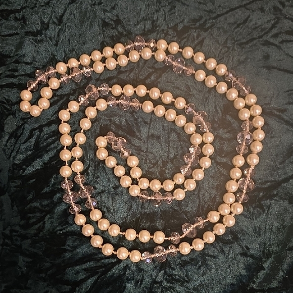 Elegant Pearl and Gold Necklace - Picture 3 of 5